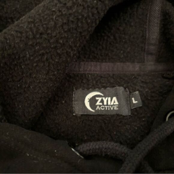 Zyia Active black crop hoodie - Picture 5 of 5
